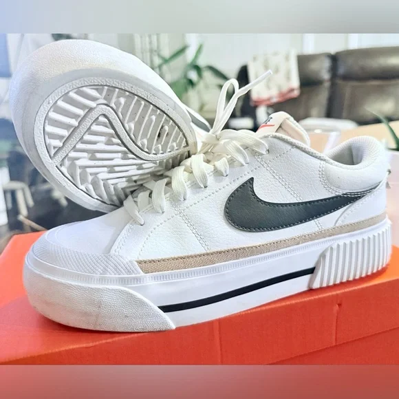 Nike Court Legacy Lift
Women's Shoes size 7.5 - Picture 2 of 13